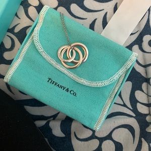 Excellent used condition- worn two times ONLY! Wanted a super long chain!